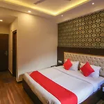 Oyo 17099 Ambika Residency