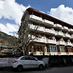 Oyo 12425 Neha Palace
