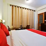 Oyo 13705 Lonchenpa Bnb