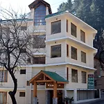Oyo 11552 Hotel Rising Star