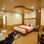 Oyo 11618 Sarthak Regency