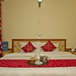 Oyo 8895 Hotel Pine Grove