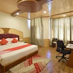 Oyo 11618 Sarthak Regency