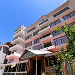 Oyo 13586 Hotel Monarch