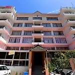 Oyo 13586 Hotel Monarch