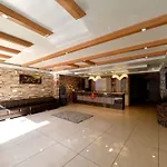 Oyo 13091 Manali Grand