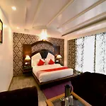 Oyo 13091 Manali Grand