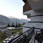 Oyo 12735 The Manali Lodge