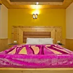Snow Season Resort Manali