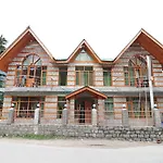 Oyo 13715 Home Classic Villa Naggar Road
