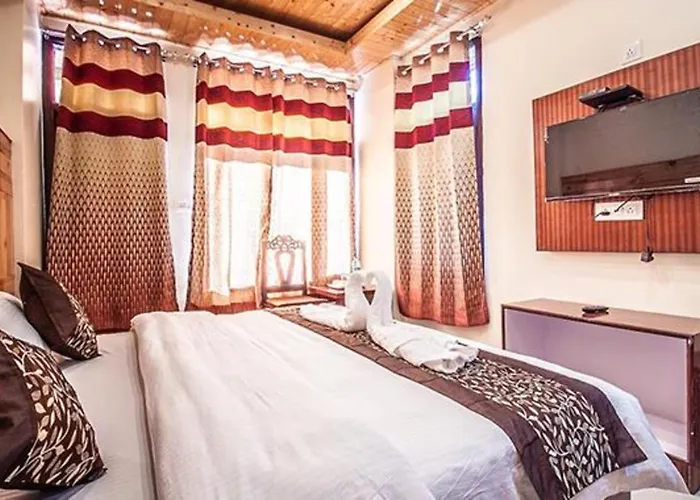 Fabhotel Flamingo Nest