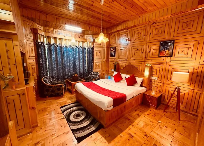 Woods Villa- A Luxury Mountains View Cottages
