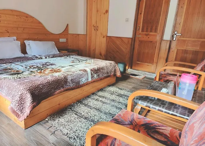 Hotel Hadimba Regency ! Free 4 Wheeler Parking ! Mountain View Rooms ! Near Mall Road Manali