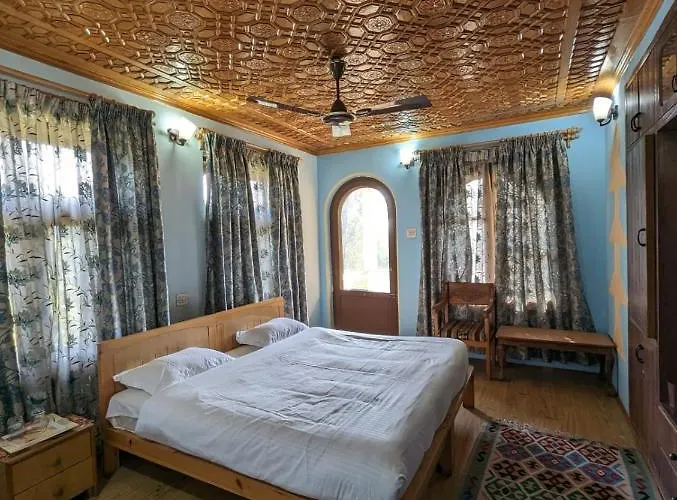 Tashi Hotel