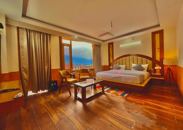 Hotel Lee Green, On Mall Road Manali