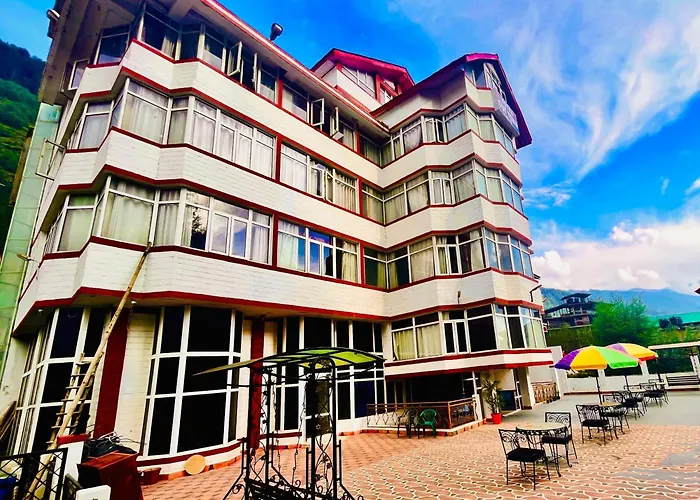 The Town View Resort - Affordable Luxury Stay Near Mall Road Manali