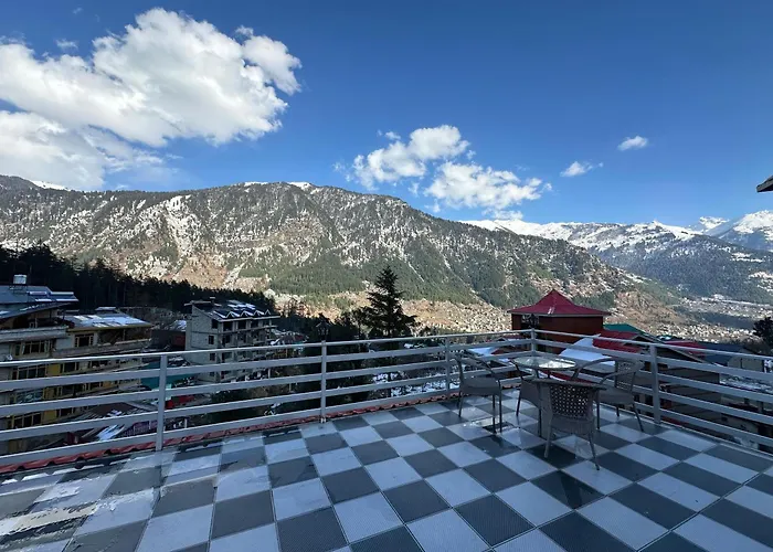 Valley Of Sublime!!! Nirvana Hills!!! A Family Hotel With Roof Top Lounge And Restaurants