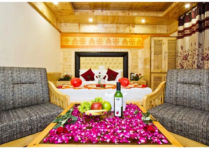 Manali Hotel H A R M O N I Near River And Temple