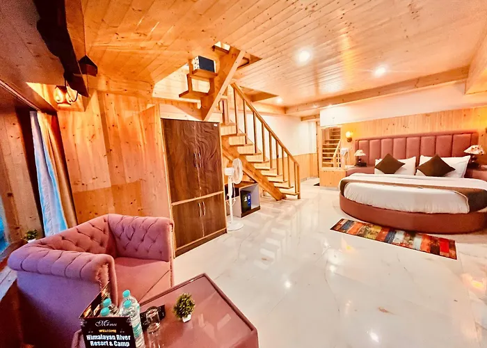 Himalayan Fort Resort, Manali - !!Riverside Property !! Big Garden With Bonfire !! Guest Preferred !! Scenic River & Mountain View !! Big Parking !! Luxury Balcony Rooms !! Playing Zone !! Property Of The Year