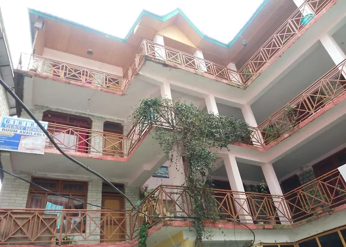Giriraj Paying Guest House