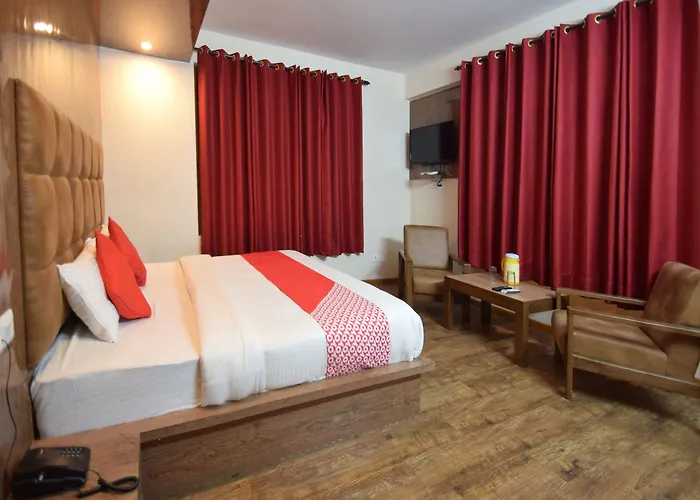 Oyo 11552 Hotel Rising Star
