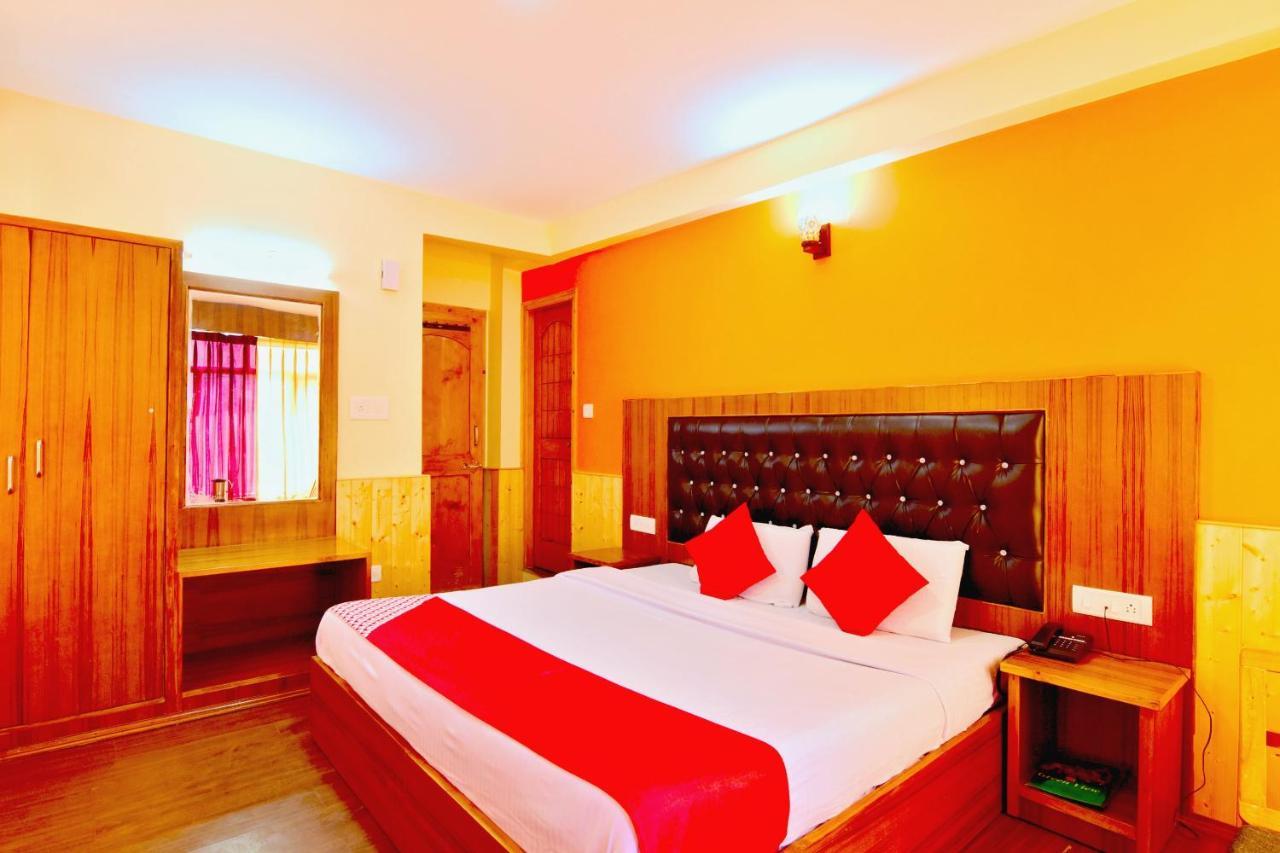 Oyo Flagship 27062 View Hotel 4*