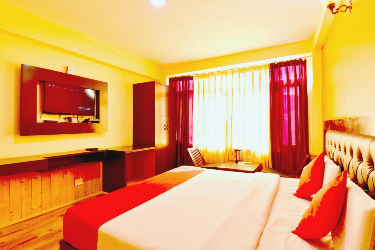 Oyo Flagship 27062 View Hotel 4*