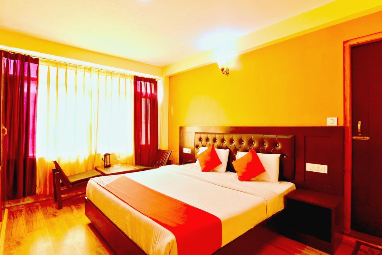 Oyo Flagship 27062 View Hotel 4*