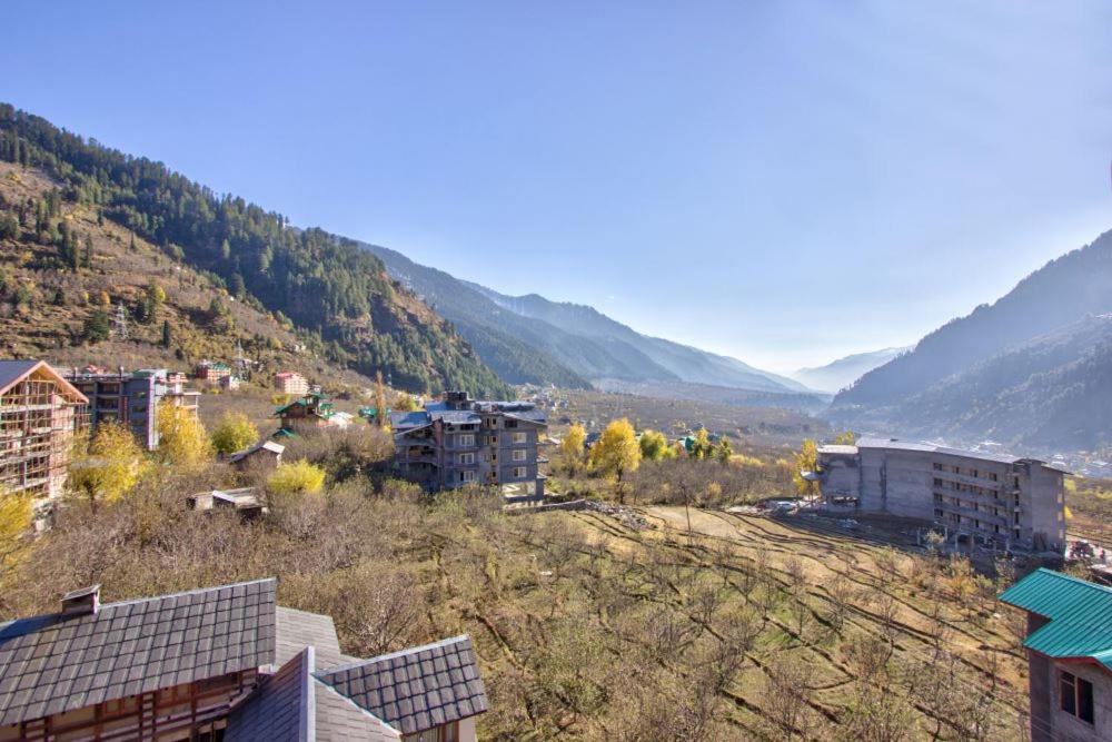 Wild Rose Hotel