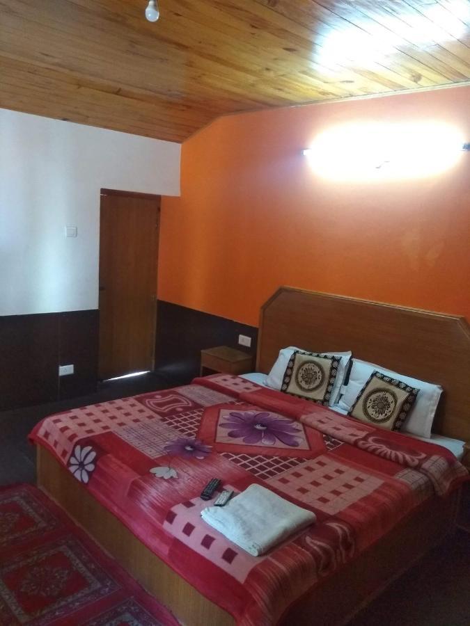 Hotel Hilltop Manali (Himachal Pradesh)