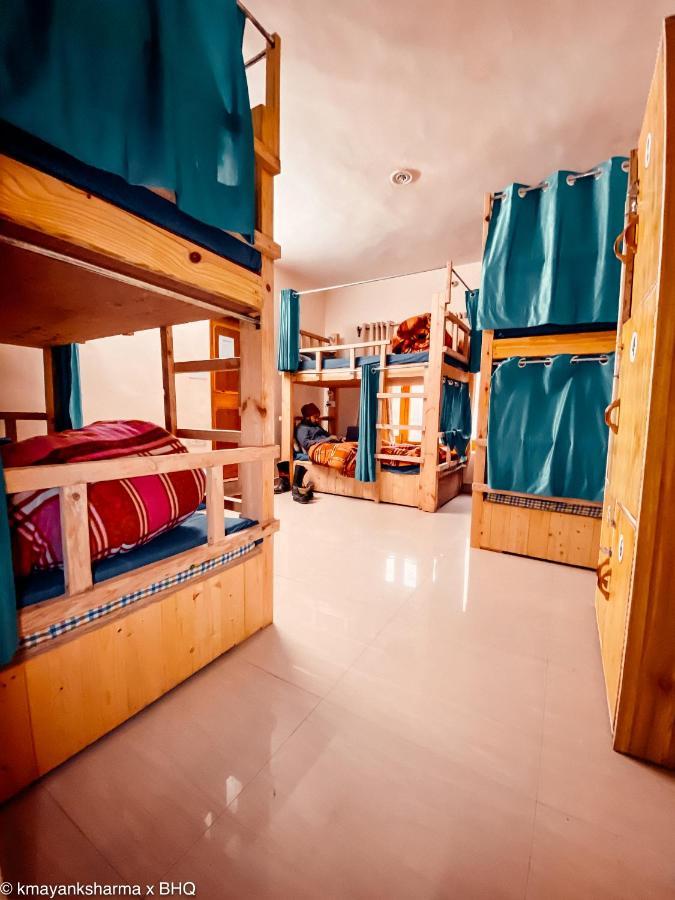 Backpackers Headquarter *