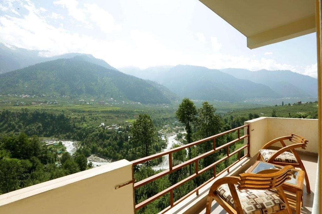 Hotel Lotus River View 3*
