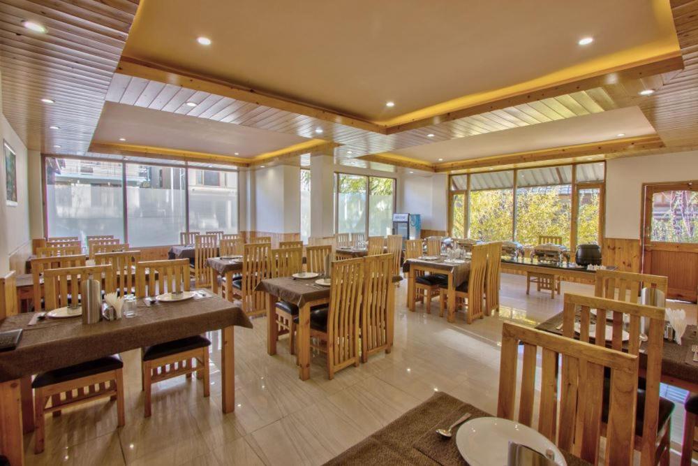 Wild Rose Hotel