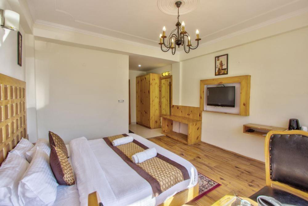 Hotel Wild Rose Manali (Himachal Pradesh)