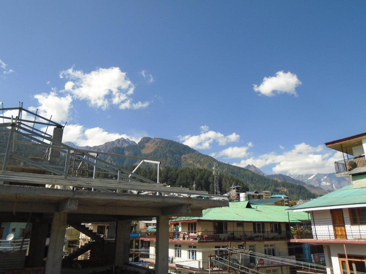 Magnolia Mallroad Hotel Manali (Himachal Pradesh)