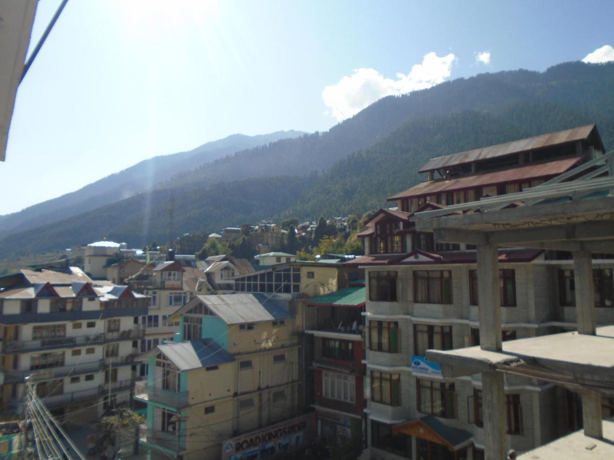 Magnolia Mallroad Hotel Manali (Himachal Pradesh)