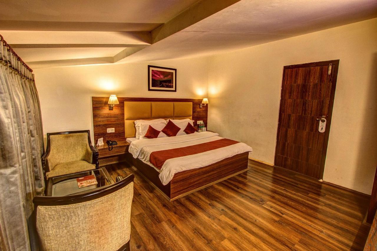 Hotel Sandhya & 4*