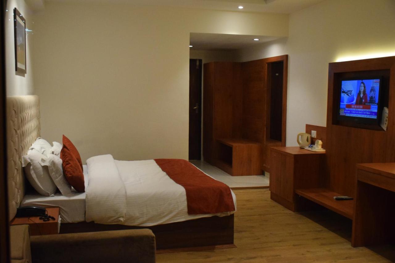 Sandhya & Hotel 4*