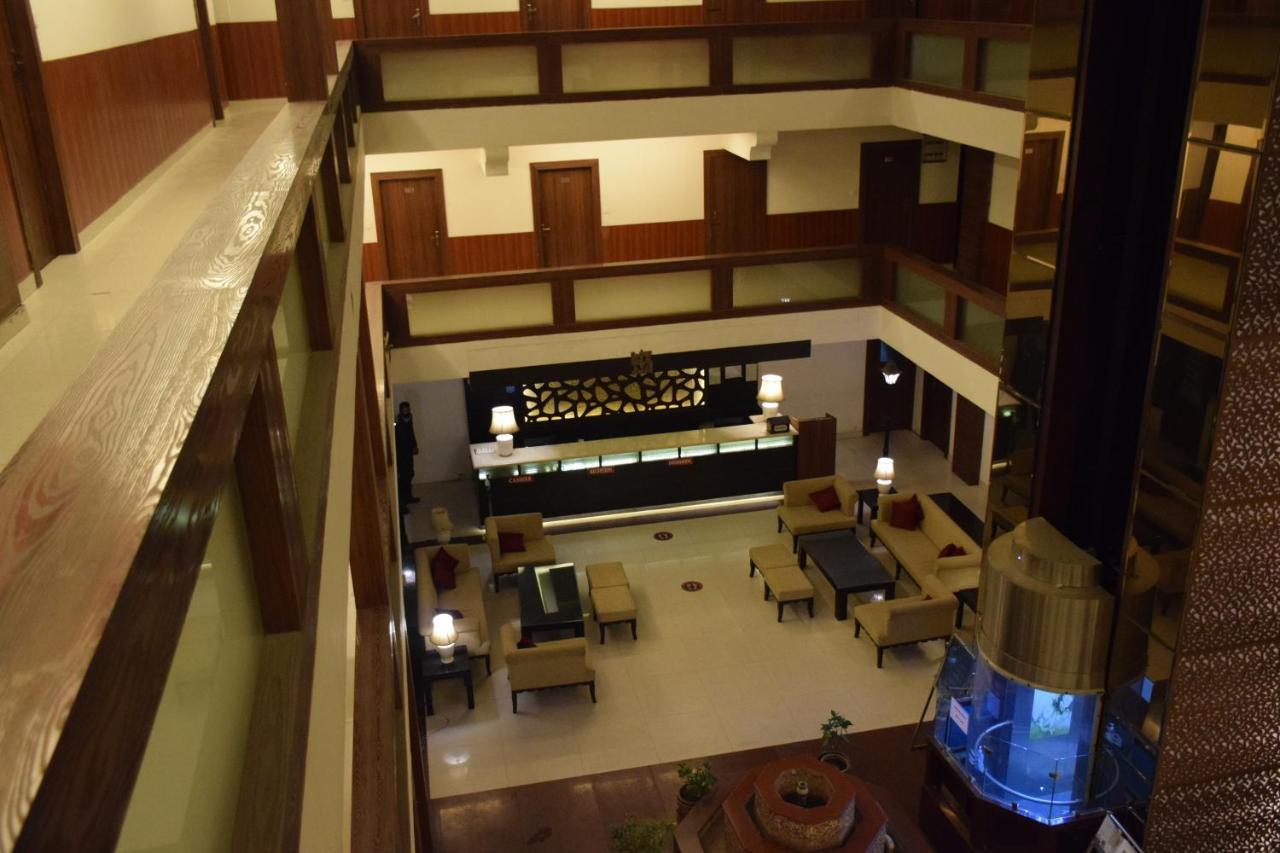 Sandhya & Hotel