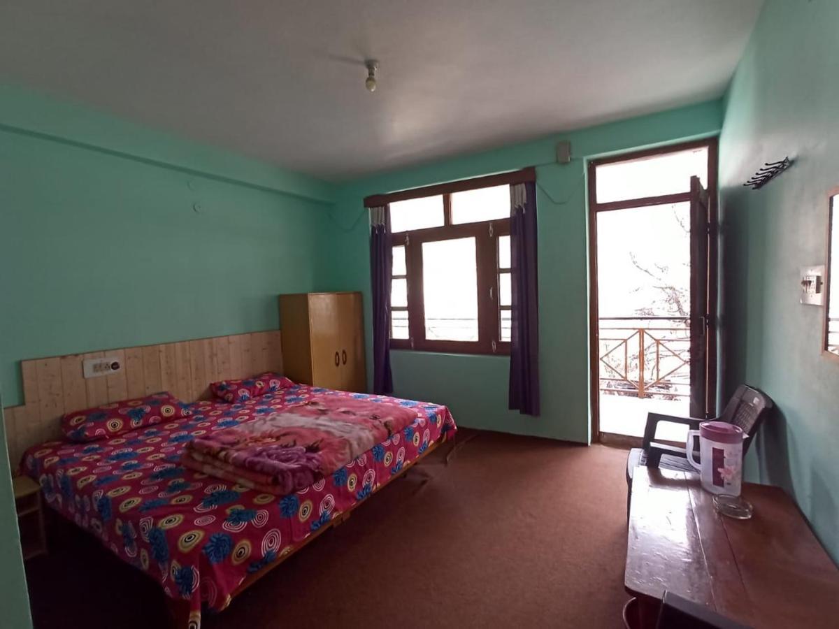 Travelosic Junction Hostel *