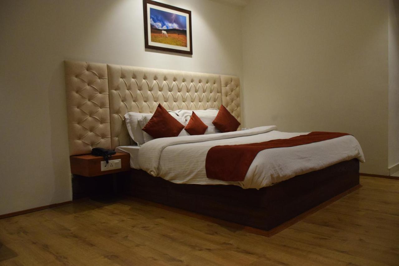 Sandhya & Hotel
