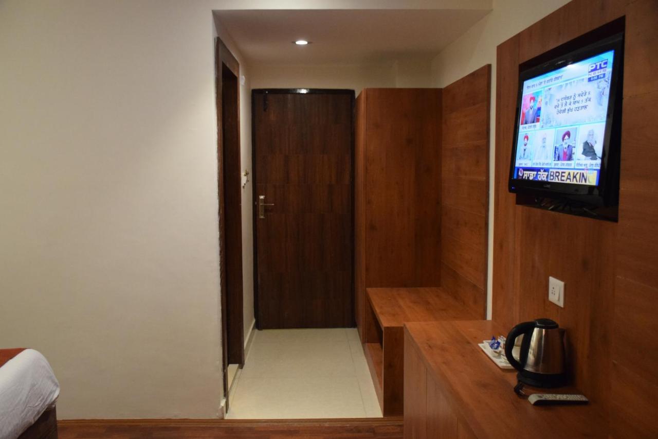 Sandhya & Hotel