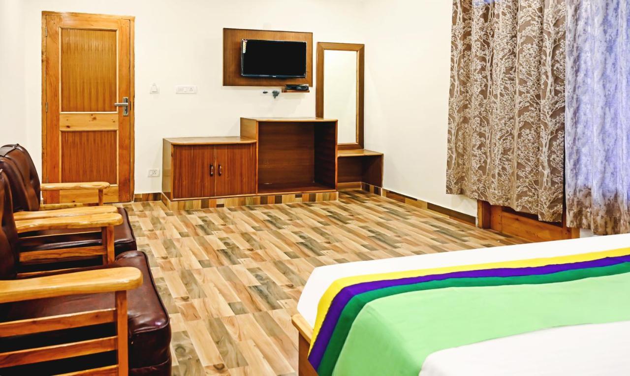 Treebo Dev With Valley View, Mall Road 3*