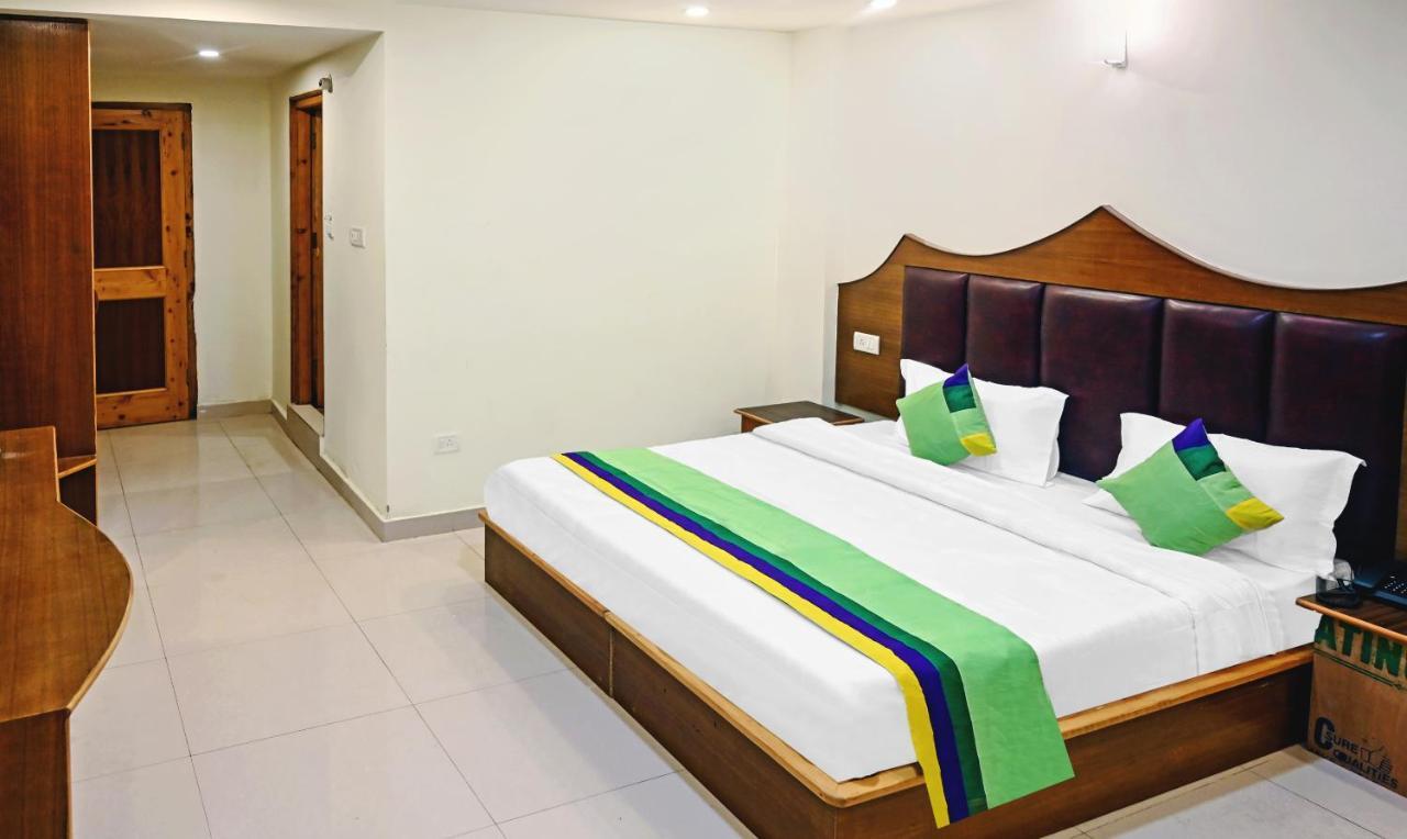 Treebo Dev With Valley View, Mall Road Hotel 3*