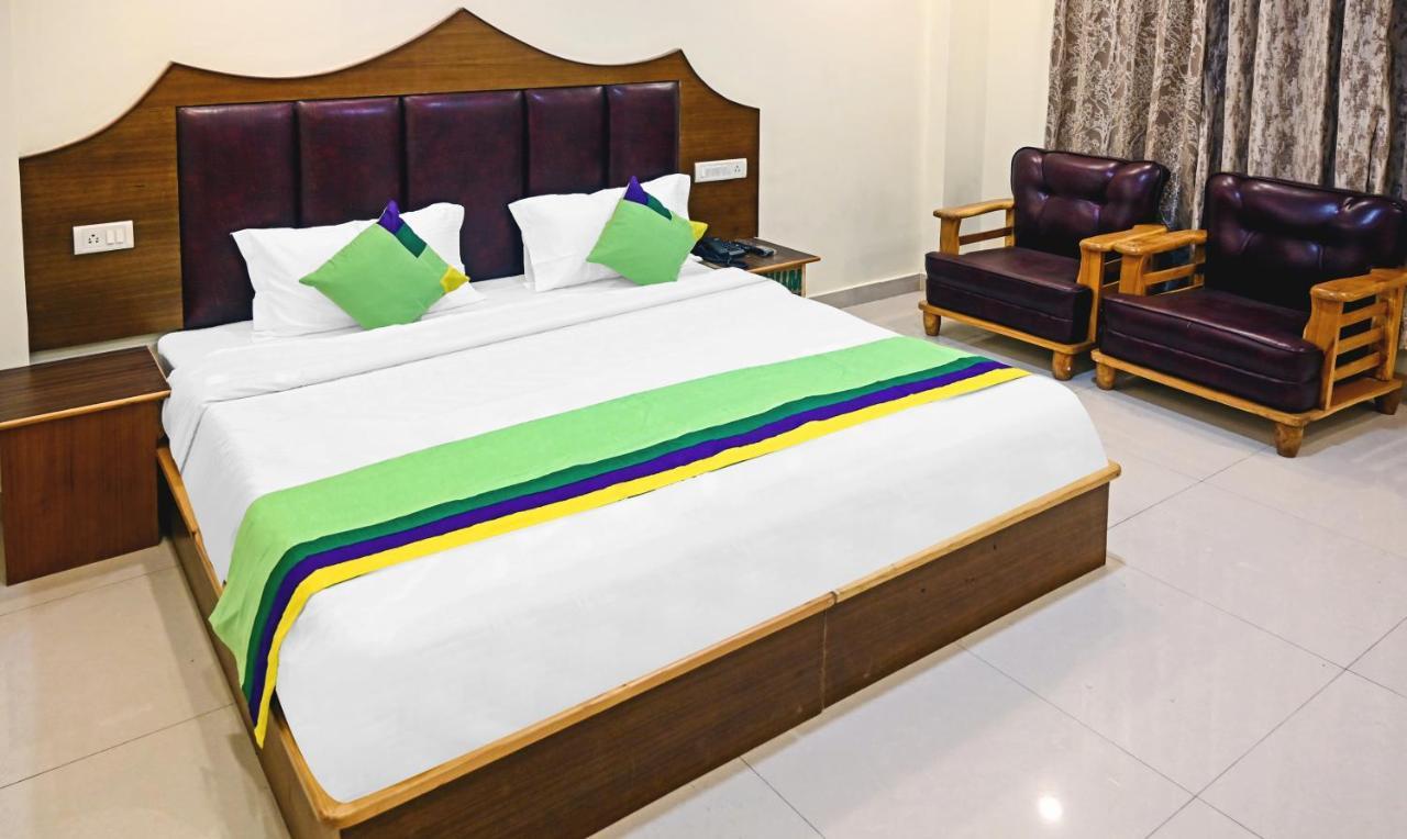 Treebo Dev With Valley View, Mall Road Hotel