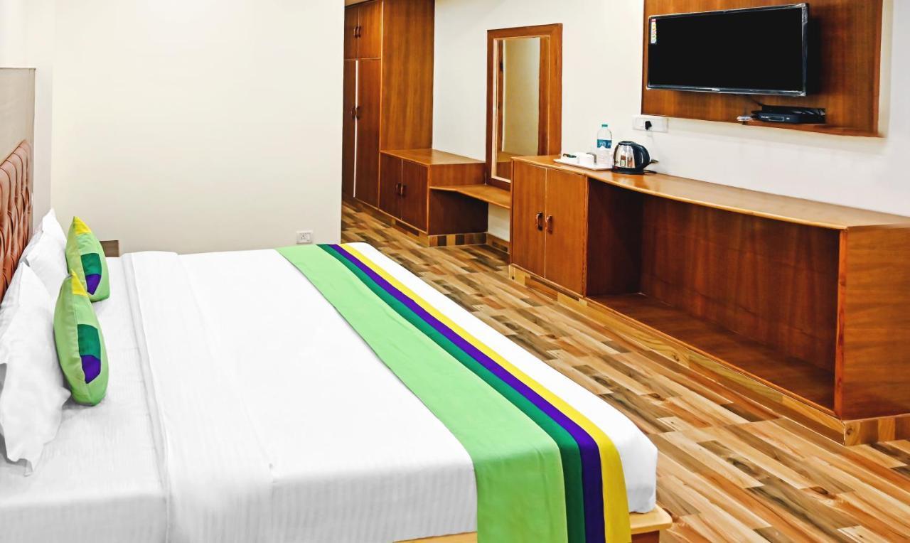 Treebo Dev With Valley View, Mall Road Hotel