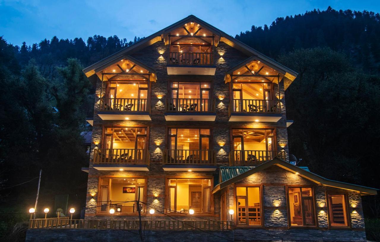 Green Hills, 3*
