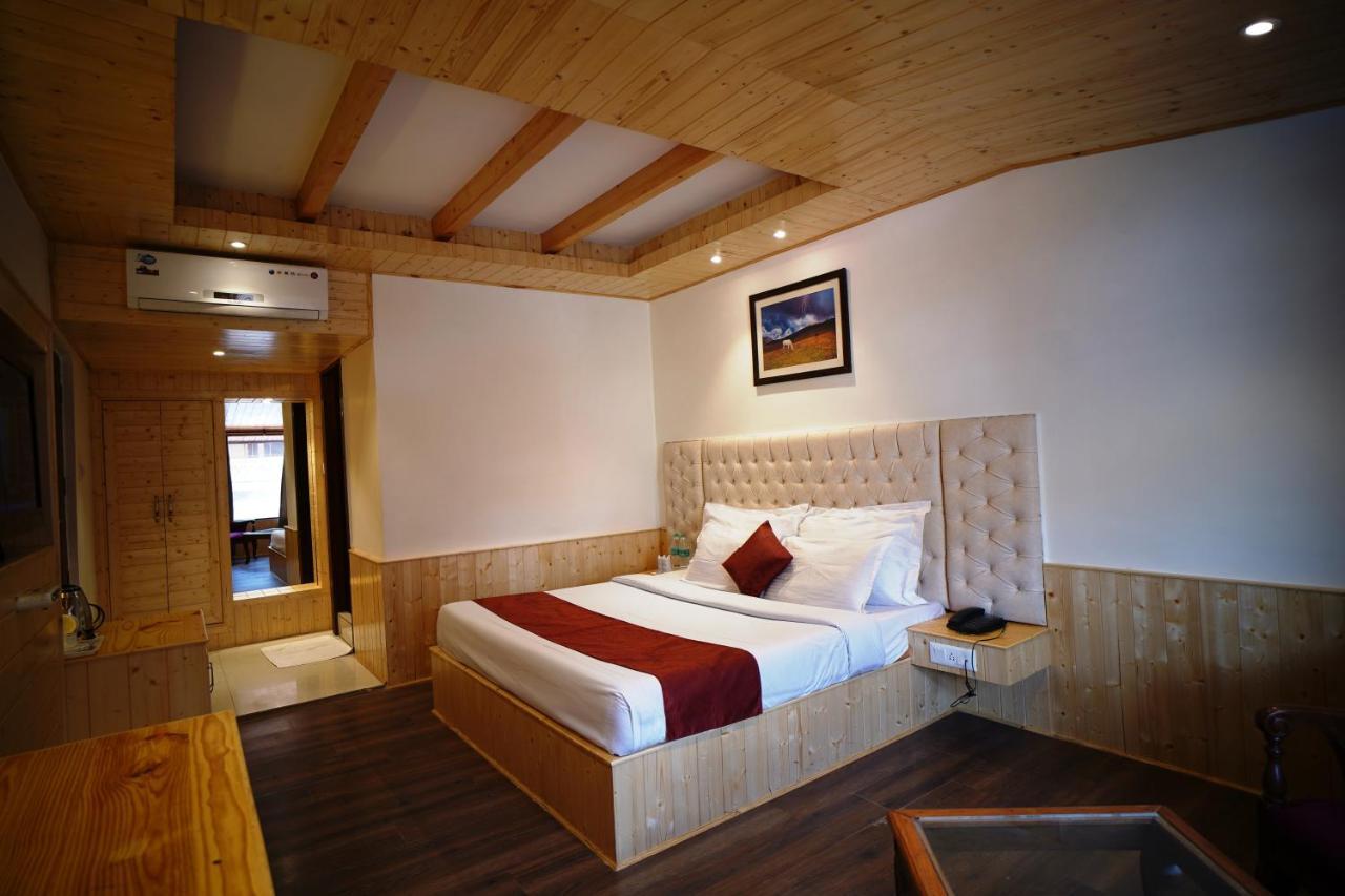 Hotel Sandhya & 4*