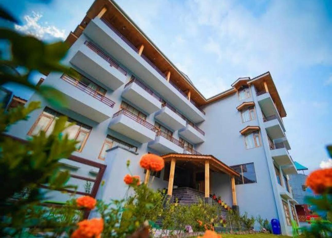Hotel The Samita Grand - Manali 4*