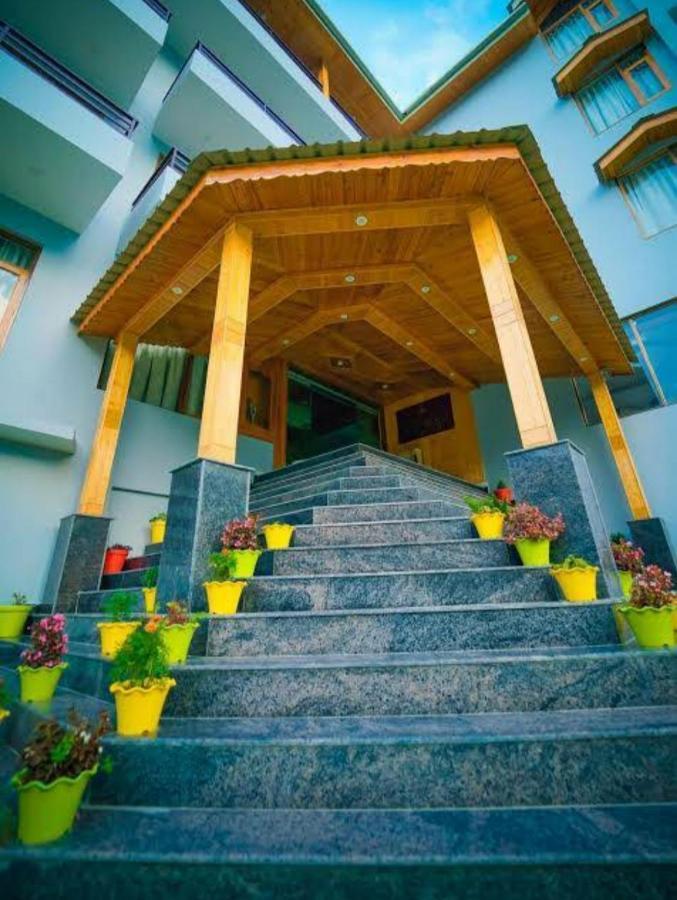 Hotel The Samita Grand - Manali 4*